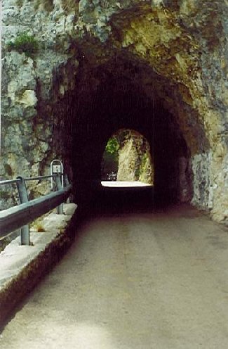 Tunnel an der Monte Baldo Höhenstrasse